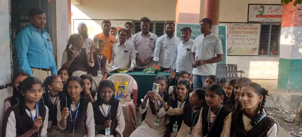 ಮುಸ್ಲಿಂ ಸಮುದಾಯದ ಶಿಕ್ಷಕಿ ಫಾತೀಮಾ ಶೇಖ್ ಕಾರ್ಯ ಅನನ್ಯ: ಮಾರುತಿ ಗಂಜಗಿರಿ