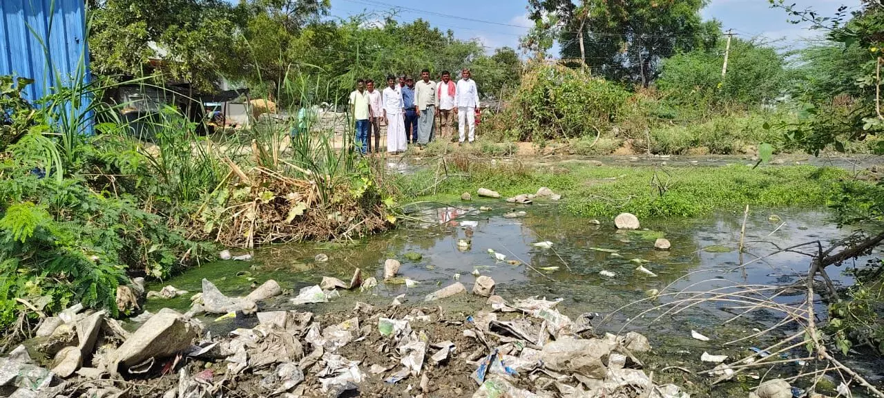 ಮೂಲ ಸೌಕರ್ಯ ಕೊರತೆ, ಸ್ವಚ್ಛತೆ ಮರೀಚಿಕೆ, ಗ್ರಾಮಸ್ಥರ ಬದುಕು ನಿತ್ಯ ನರಕ: ಉಮೇಶ ಮುದ್ನಾಳ ಆಕ್ರೋಶ ಮೂಲ ಸೌಕರ್ಯ ಕೊರತೆ, ಸ್ವಚ್ಛತೆ ಮರೀಚಿಕೆ, ಗ್ರಾಮಸ್ಥರ ಬದುಕು ನಿತ್ಯ ನರಕ: ಉಮೇಶ ಮುದ್ನಾಳ ಆಕ್ರೋಶ