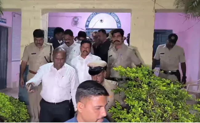 ಬೀದರ್ | ಸಚಿನ್ ಪಾಂಚಾಳ್ ಆತ್ಮಹತ್ಯೆ ಪ್ರಕರಣ; ರಾಜು ಕಪನೂರ್ ಸೇರಿ ಐವರ ಬಂಧನ ಬೀದರ್ | ಸಚಿನ್ ಪಾಂಚಾಳ್ ಆತ್ಮಹತ್ಯೆ ಪ್ರಕರಣ; ರಾಜು ಕಪನೂರ್ ಸೇರಿ ಐವರ ಬಂಧನ