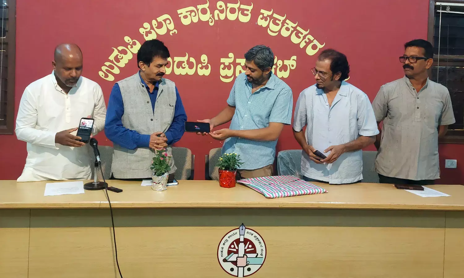 ‘ದ್ವಮ್ದ್ವʼ ಕನ್ನಡ ಕಲಾತ್ಮಕ ಚಿತ್ರ ಬಿಡುಗಡೆ -ಪತ್ರಕರ್ತರಿಗೆ ವಿಶೇಷ ಪ್ರದರ್ಶನ