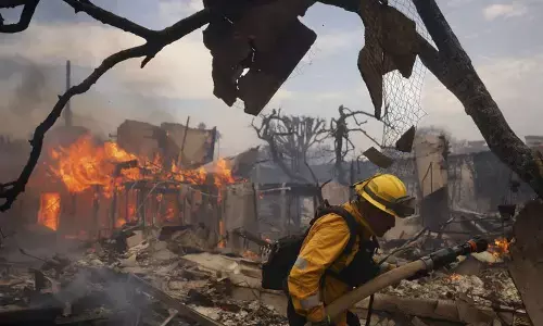 ಕ್ಯಾಲಿಫೋರ್ನಿಯಾ: ವಿನಾಶಕಾರಿ ಕಾಡ್ಗಿಚ್ಚಿನಿಂದ 4 ಸಾವಿರ ಕಟ್ಟಡ ಭಸ್ಮ