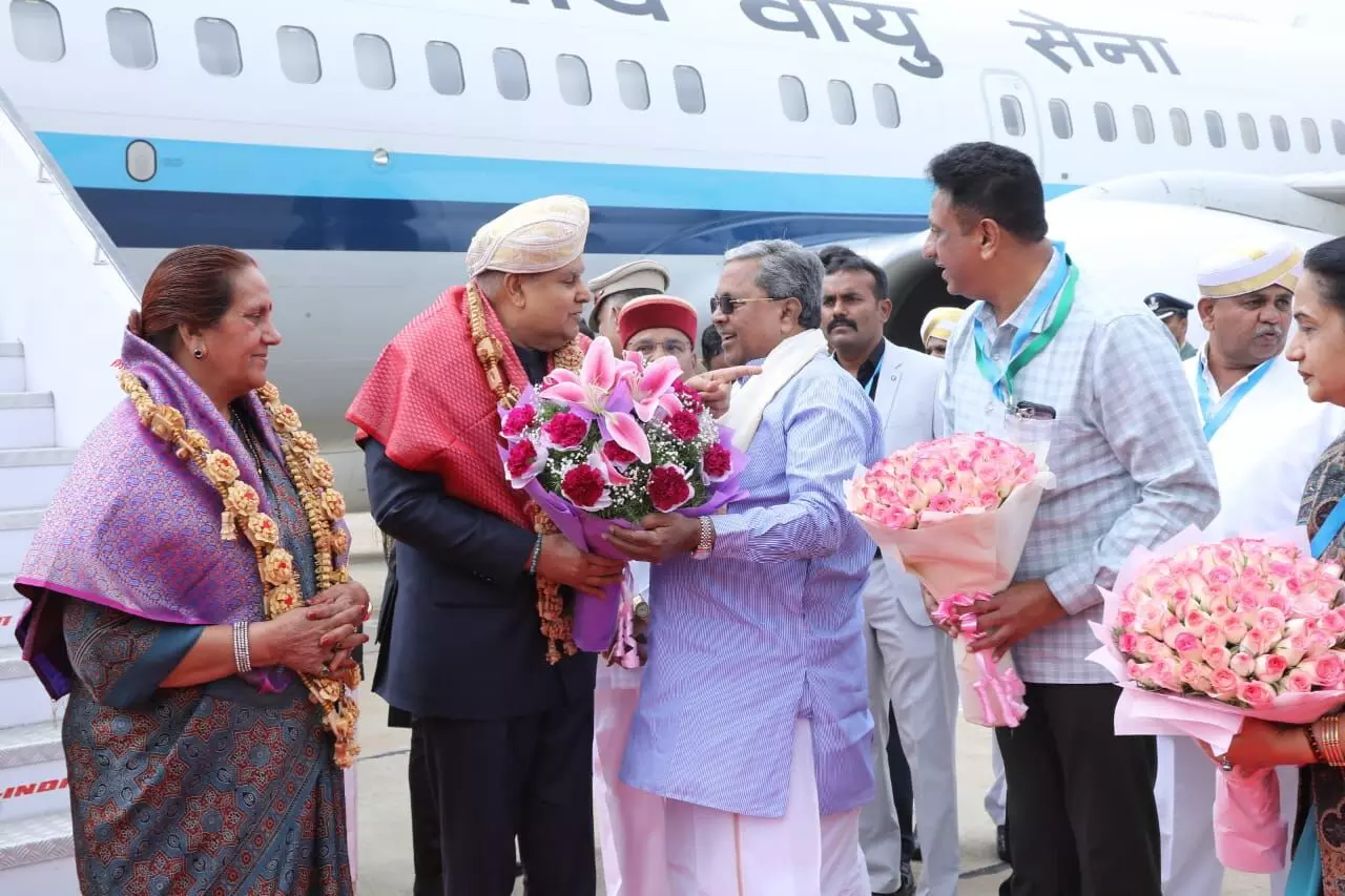 ಬೆಂಗಳೂರಿಗೆ ಆಗಮಿಸಿದ ಉಪರಾಷ್ಟ್ರಪತಿ ದಂಪತಿ