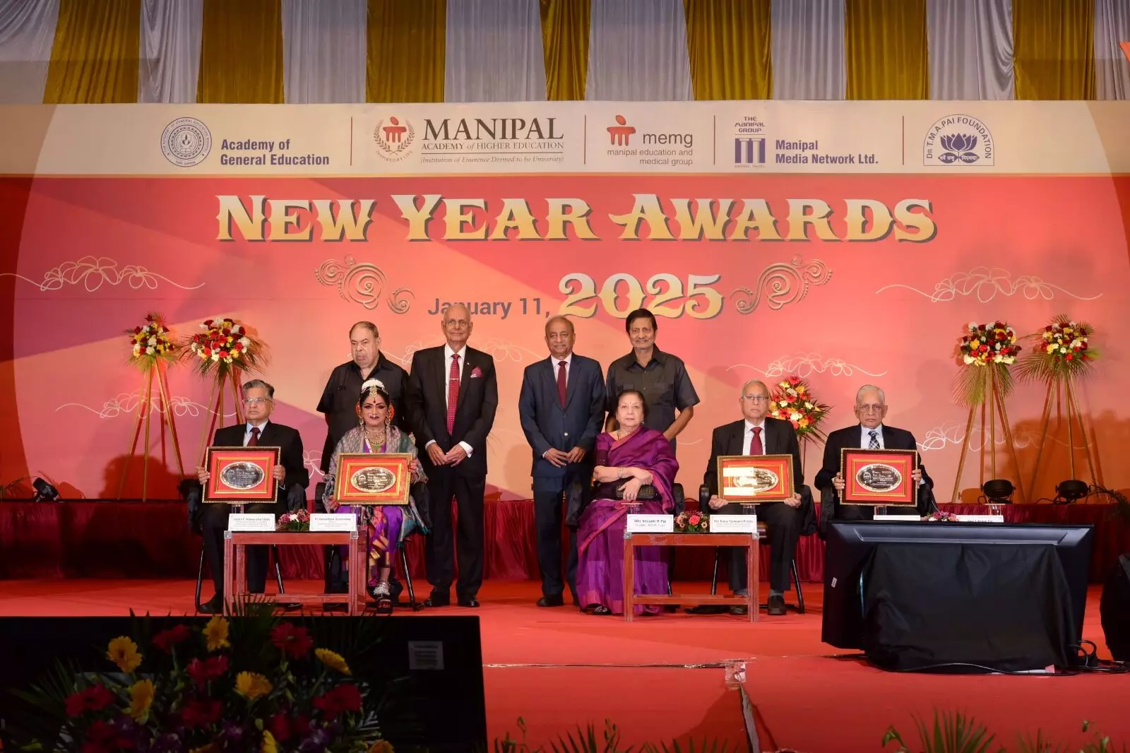 ಉಡುಪಿ| ವಿವಿಧ ಕ್ಷೇತ್ರಗಳ 4 ಸಾಧಕರಿಗೆ ಹೊಸ ವರ್ಷದ ಪ್ರಶಸ್ತಿ ಪ್ರದಾನ ಉಡುಪಿ| ವಿವಿಧ ಕ್ಷೇತ್ರಗಳ 4 ಸಾಧಕರಿಗೆ ಹೊಸ ವರ್ಷದ ಪ್ರಶಸ್ತಿ ಪ್ರದಾನ