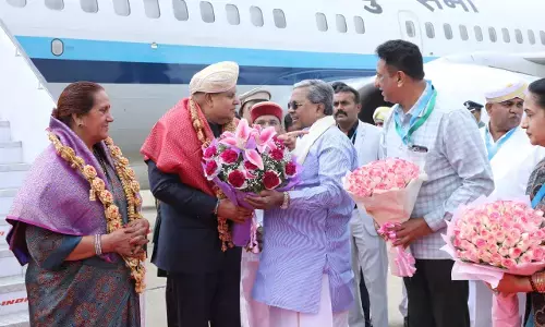 ಬೆಂಗಳೂರಿಗೆ ಆಗಮಿಸಿದ ಉಪರಾಷ್ಟ್ರಪತಿ ದಂಪತಿ