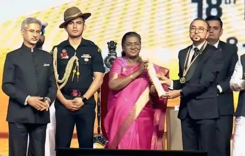 ಕಲಬುರಗಿ ಮೂಲದ ಡಾ. ಸೈಯದ್ ಅನ್ವರ್ ಖುರ್ಷಿದ್ ಗೆ ‘2025ರ ಪ್ರವಾಸಿ ಭಾರತೀಯ ಸಮ್ಮಾನ್ ಪ್ರಶಸ್ತಿ’ ಪ್ರದಾನ ಕಲಬುರಗಿ ಮೂಲದ ಡಾ. ಸೈಯದ್ ಅನ್ವರ್ ಖುರ್ಷಿದ್ ಗೆ ‘2025ರ ಪ್ರವಾಸಿ ಭಾರತೀಯ ಸಮ್ಮಾನ್ ಪ್ರಶಸ್ತಿ’ ಪ್ರದಾನ