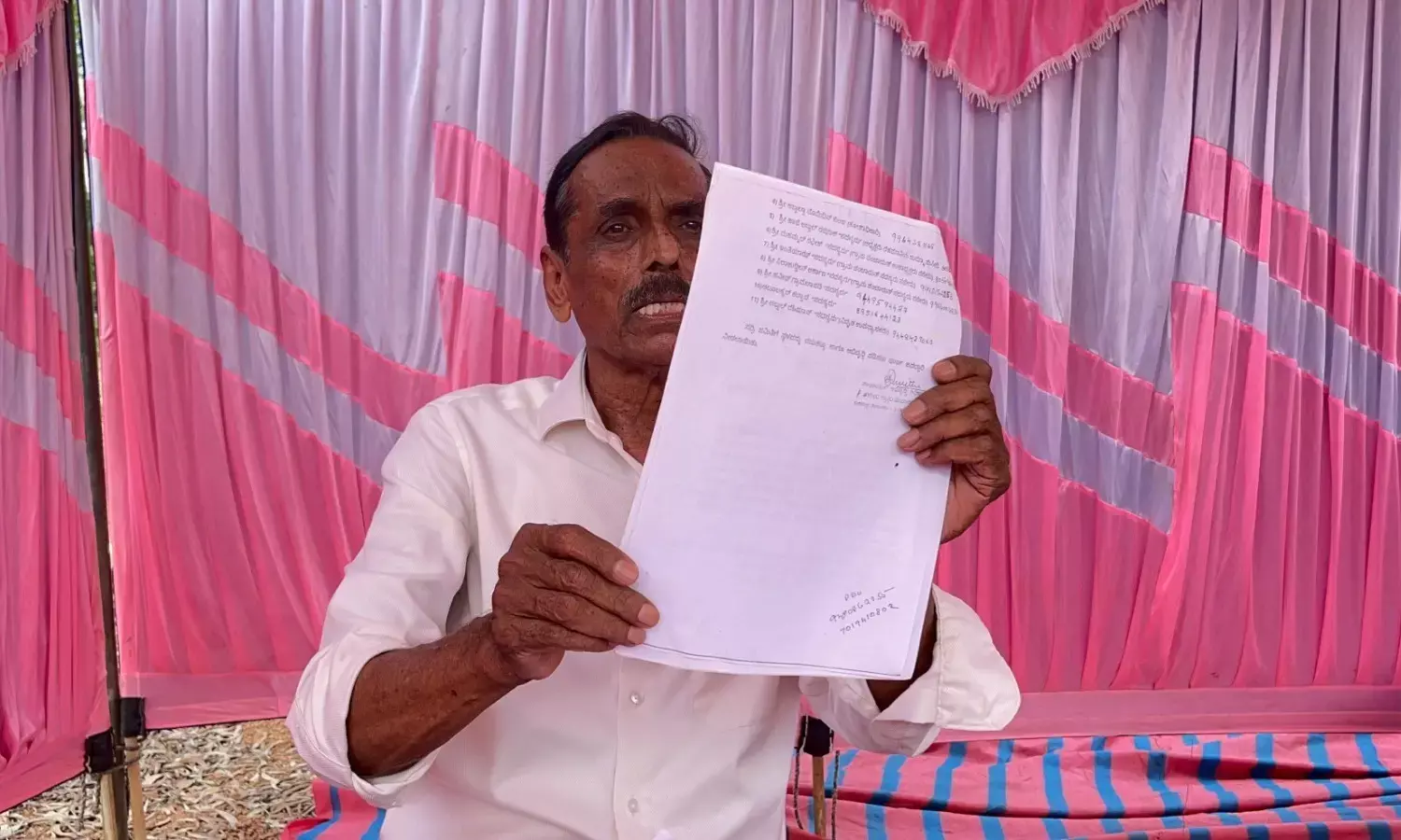 ಪಜೀರು | ದಫನ ಭೂಮಿಯ ಸಮಸ್ಯೆ ಪರಿಹಾರಕ್ಕೆ ಒತ್ತಾಯಿಸಿ ವಿಶ್ರಾಂತ ಪ್ರಾಧ್ಯಾಪಕರಿಂದ ದಫನ ಭೂಮಿಯಲ್ಲೇ ಏಕಾಂಗಿ ಧರಣಿ