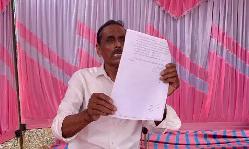 ಪಜೀರು | ದಫನ ಭೂಮಿಯ ಸಮಸ್ಯೆ ಪರಿಹಾರಕ್ಕೆ ಒತ್ತಾಯಿಸಿ ವಿಶ್ರಾಂತ ಪ್ರಾಧ್ಯಾಪಕರಿಂದ ದಫನ ಭೂಮಿಯಲ್ಲೇ ಏಕಾಂಗಿ ಧರಣಿ