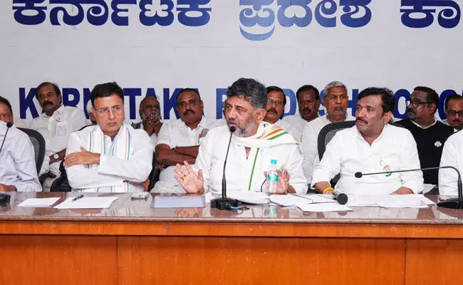 ಜೈ ಬಾಪು, ಜೈ ಭೀಮ್, ಜೈ ಸಂವಿಧಾನ ಸಮಾವೇಶದ ಸಿದ್ಧತೆ ಹಾಗೂ ಪಕ್ಷ ಸಂಘಟನೆ ಬಗ್ಗೆ ಚರ್ಚೆ: ಡಿ.ಕೆ.ಶಿವಕುಮಾರ್ ಜೈ ಬಾಪು, ಜೈ ಭೀಮ್, ಜೈ ಸಂವಿಧಾನ ಸಮಾವೇಶದ ಸಿದ್ಧತೆ ಹಾಗೂ ಪಕ್ಷ ಸಂಘಟನೆ ಬಗ್ಗೆ ಚರ್ಚೆ: ಡಿ.ಕೆ.ಶಿವಕುಮಾರ್