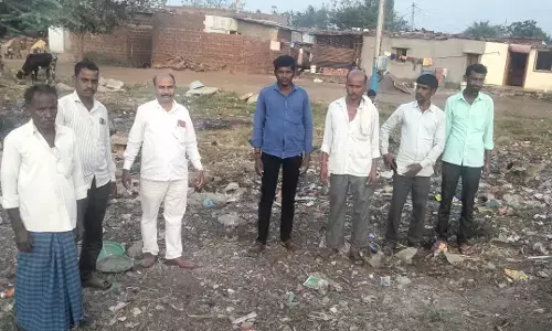 ಬೀದರ್: ತಿಪ್ಪೆಗುಂಡಿ ಮುಚ್ಚಿ ಬಸ್ಸು ನಿಲ್ದಾಣ ನಿರ್ಮಿಸುವಂತೆ ಗ್ರಾಮಸ್ಥರ ಆಗ್ರಹ