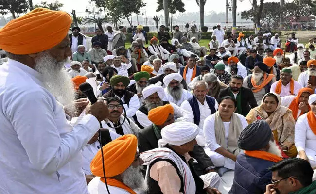 ರೈತ ಒಕ್ಕೂಟಗಳು ಸಂಘಟಿತವಾದರೆ ಪಂಜಾಬ್ ರೈತರ ಹೋರಾಟಕ್ಕೆ ಬೆಂಬಲ : ಹರ್ಯಾಣ ಖಾಪ್ ಪಂಚಾಯತ್ ನಿರ್ಧಾರ ರೈತ ಒಕ್ಕೂಟಗಳು ಸಂಘಟಿತವಾದರೆ ಪಂಜಾಬ್ ರೈತರ ಹೋರಾಟಕ್ಕೆ ಬೆಂಬಲ : ಹರ್ಯಾಣ ಖಾಪ್ ಪಂಚಾಯತ್ ನಿರ್ಧಾರ
