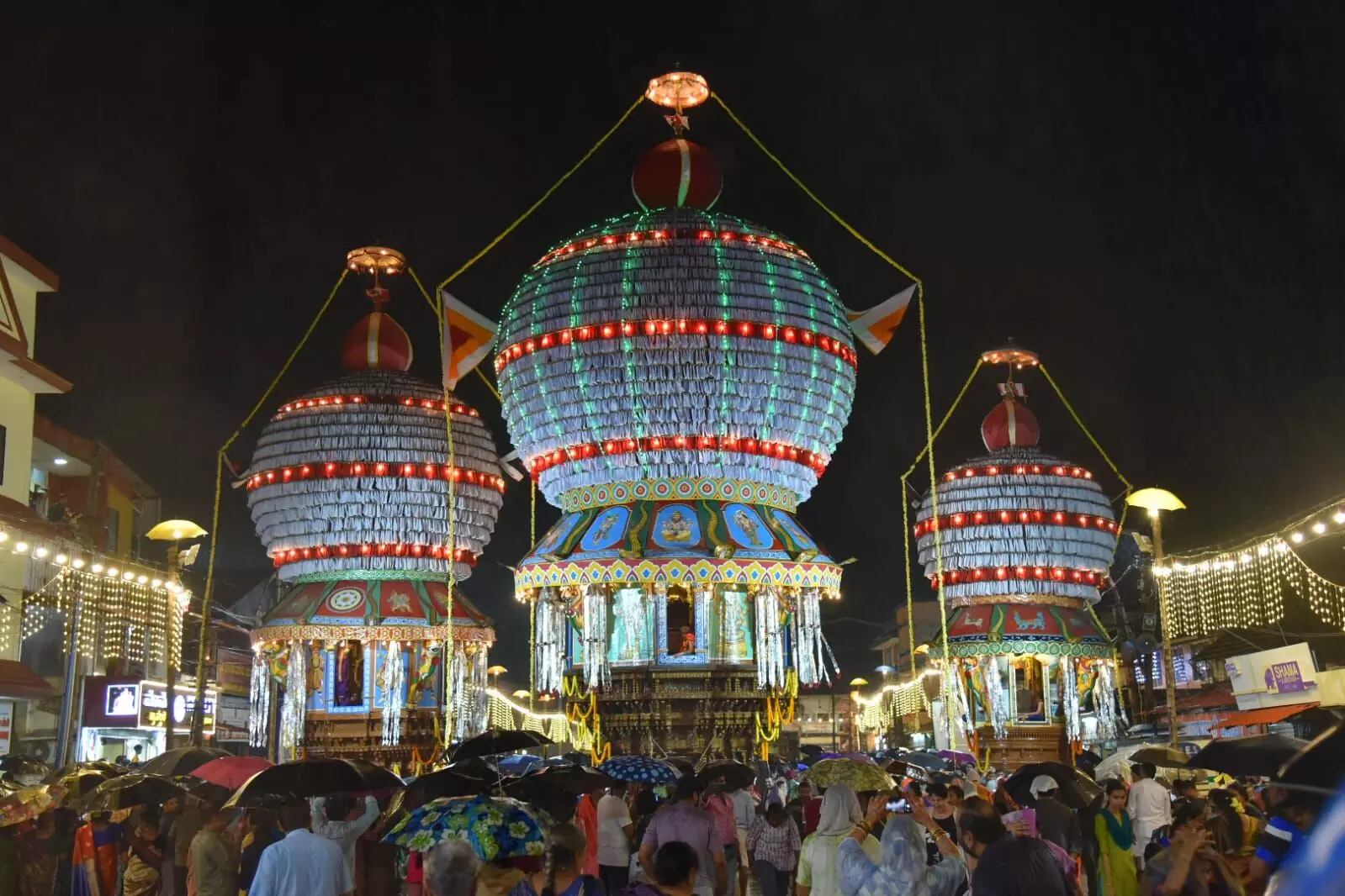 ಉಡುಪಿಯಲ್ಲಿ ಸಂಭ್ರಮದ ಮೂರು ತೇರು ಉತ್ಸವ ಉಡುಪಿಯಲ್ಲಿ ಸಂಭ್ರಮದ ಮೂರು ತೇರು ಉತ್ಸವ
