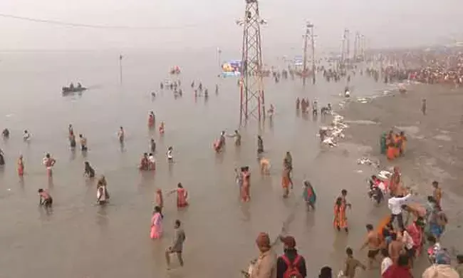 ಮಕರ ಸಂಕ್ರಾಂತಿ: ಪಶ್ಚಿಮ ಬಂಗಾಳದ ಗಂಗಾಸಾಗರದಲ್ಲಿ ಪುಣ್ಯಸ್ನಾನ ಮಾಡಿದ ಸಾವಿರಾರು ಯಾತ್ರಿಗಳು