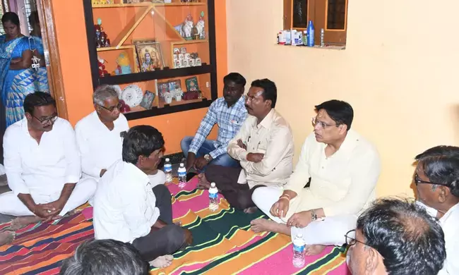 ಕಲಬುರಗಿ | ಬಾಲಕಿ ಆತ್ಮಹತ್ಯೆ ಪ್ರಕರಣ : ನೊಂದ ಕುಟುಂಬಕ್ಕೆ ಶಾಸಕ ಡಾ.ಅಜಯ್ ಸಿಂಗ್ ಸಾಂತ್ವನ