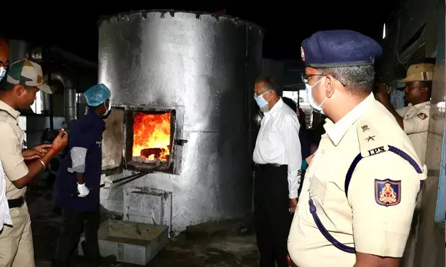 ಬೀದರ್ | ಎನ್‌ಡಿಪಿಎಸ್ ಕಾಯ್ದೆಯಡಿ ವಶಪಡಿಸಿಕೊಂಡಿದ್ದ ಗಾಂಜಾ, ಡಿಸ್ಪೋಸಲ್ ಕಮಿಟಿಯಿಂದ ನಾಶ