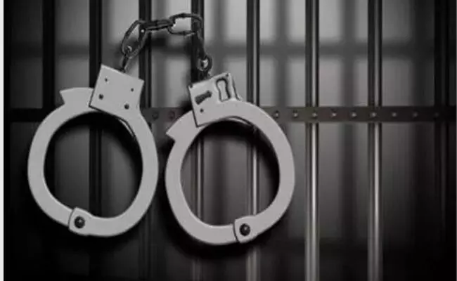 ಬೆಂಗಳೂರು | ಕೂಲಿ ಕಾರ್ಮಿಕನ ಹತ್ಯೆ ಪ್ರಕರಣ : ಡಿಜಿಟಲ್ ಮಾಧ್ಯಮದ ವರದಿಗಾರ ಸೆರೆ ಬೆಂಗಳೂರು | ಕೂಲಿ ಕಾರ್ಮಿಕನ ಹತ್ಯೆ ಪ್ರಕರಣ : ಡಿಜಿಟಲ್ ಮಾಧ್ಯಮದ ವರದಿಗಾರ ಸೆರೆ