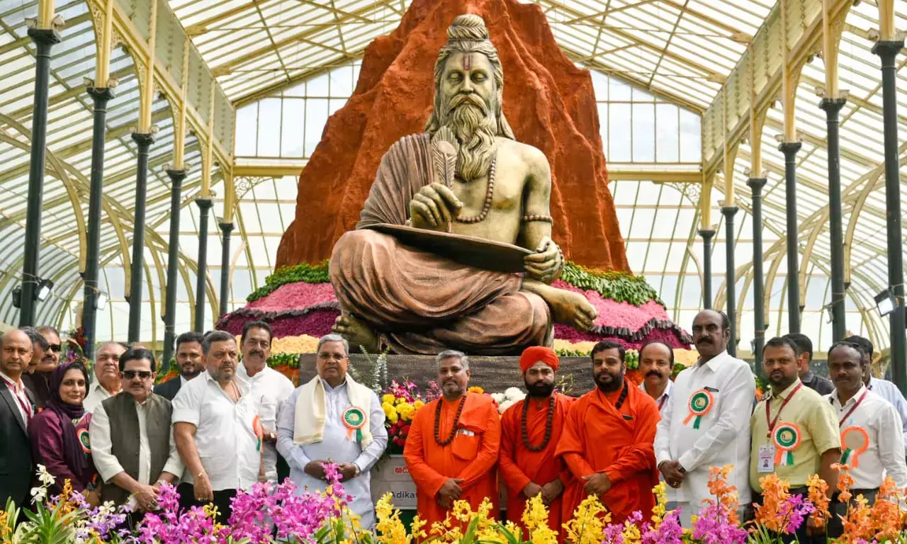 ‘ಮಹರ್ಷಿ ವಾಲ್ಮೀಕಿ’ ಫಲಪುಷ್ಪ ಪ್ರದರ್ಶನಕ್ಕೆ ಸಿದ್ದರಾಮಯ್ಯ ಚಾಲನೆ