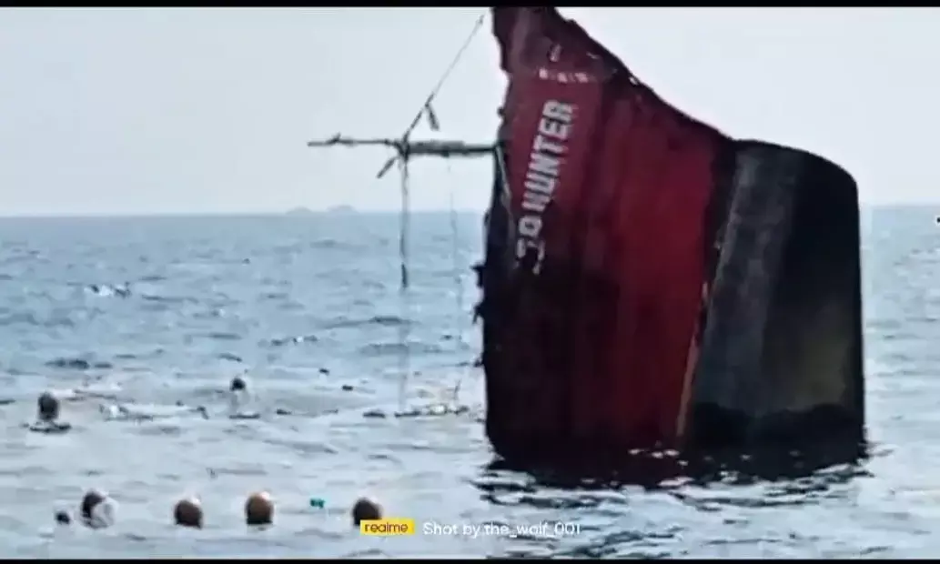 ಕಾರವಾರ ಸಮುದ್ರದಲ್ಲಿ ಗಂಗೊಳ್ಳಿಯ ಬೋಟು ಮುಳುಗಡೆ: 8 ಮಂದಿಯ ರಕ್ಷಣೆ