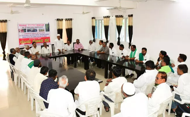 Photo of Metting Photo of Metting