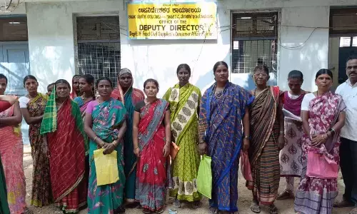 ಸಿಂಧನೂರು: ಪಡಿತರ ವಿತರಣೆಯಲ್ಲಿ ಮೋಸ ಆರೋಪ; ಕ್ರಮಕ್ಕೆ ಒತ್ತಾಯಿಸಿ ಮನವಿ ಸಲ್ಲಿಸಿದ ಮಹಿಳಾ ಸಂಘಟನೆ