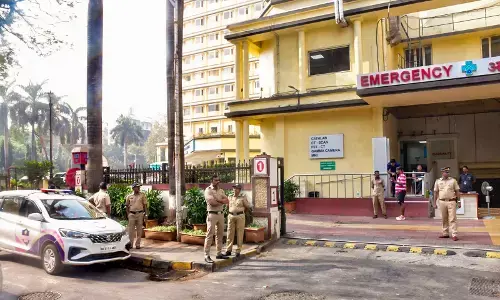 Police outside of Hospital where saif ali khan admitted