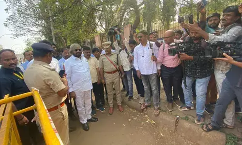 ಬೀದರ್:  ಗುಂಡಿನ ದಾಳಿ, ಹಣ ದರೋಡೆ ಪ್ರಕರಣ; ಸ್ಥಳ ಪರಿಶೀಲನೆ ನಡೆಸಿದ ಸಚಿವ ಈಶ್ವರ್ ಖಂಡ್ರೆ