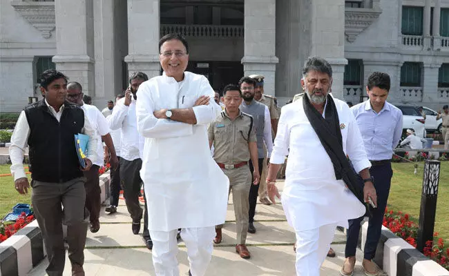 ಸುವರ್ಣ ಸೌಧದ ಗಾಂಧಿ ಪ್ರತಿಮೆ ಅನಾವರಣ; ಸ್ವಾತಂತ್ರ್ಯ ಹೋರಾಟಗಾರರಿಗೂ ಆಹ್ವಾನ: ಡಿಸಿಎಂ ಡಿ.ಕೆ. ಶಿವಕುಮಾರ್ ಸುವರ್ಣ ಸೌಧದ ಗಾಂಧಿ ಪ್ರತಿಮೆ ಅನಾವರಣ; ಸ್ವಾತಂತ್ರ್ಯ ಹೋರಾಟಗಾರರಿಗೂ ಆಹ್ವಾನ: ಡಿಸಿಎಂ ಡಿ.ಕೆ. ಶಿವಕುಮಾರ್