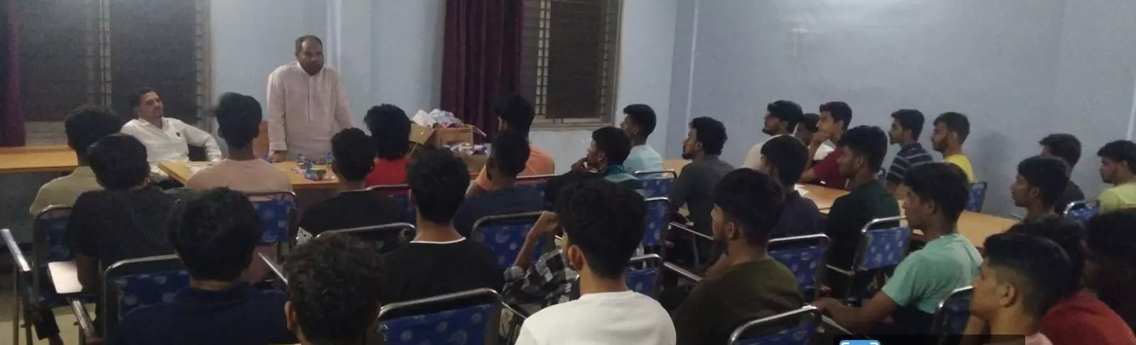 ವಸತಿ ನಿಲಯ ಬದುಕಿನ ಜೀವಾನಾನುಭ ಕಲಿಸಿಕೊಡುತ್ತದೆ: ಎಂ.ಆರ್. ಮಾನ್ವಿ