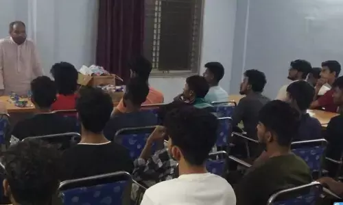 ವಸತಿ ನಿಲಯ ಬದುಕಿನ ಜೀವಾನಾನುಭ ಕಲಿಸಿಕೊಡುತ್ತದೆ: ಎಂ.ಆರ್. ಮಾನ್ವಿ