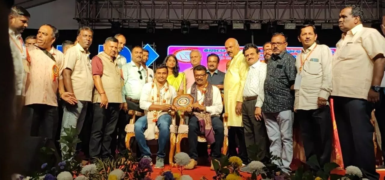 ಉಡುಪಿ ಜಿಲ್ಲಾ ಕಾರ್ಯನಿರತ ಪತ್ರಕರ್ತರ ಸಂಘಕ್ಕೆ ರಾಜ್ಯ ಪ್ರಶಸ್ತಿ ಪ್ರದಾನ ಉಡುಪಿ ಜಿಲ್ಲಾ ಕಾರ್ಯನಿರತ ಪತ್ರಕರ್ತರ ಸಂಘಕ್ಕೆ ರಾಜ್ಯ ಪ್ರಶಸ್ತಿ ಪ್ರದಾನ