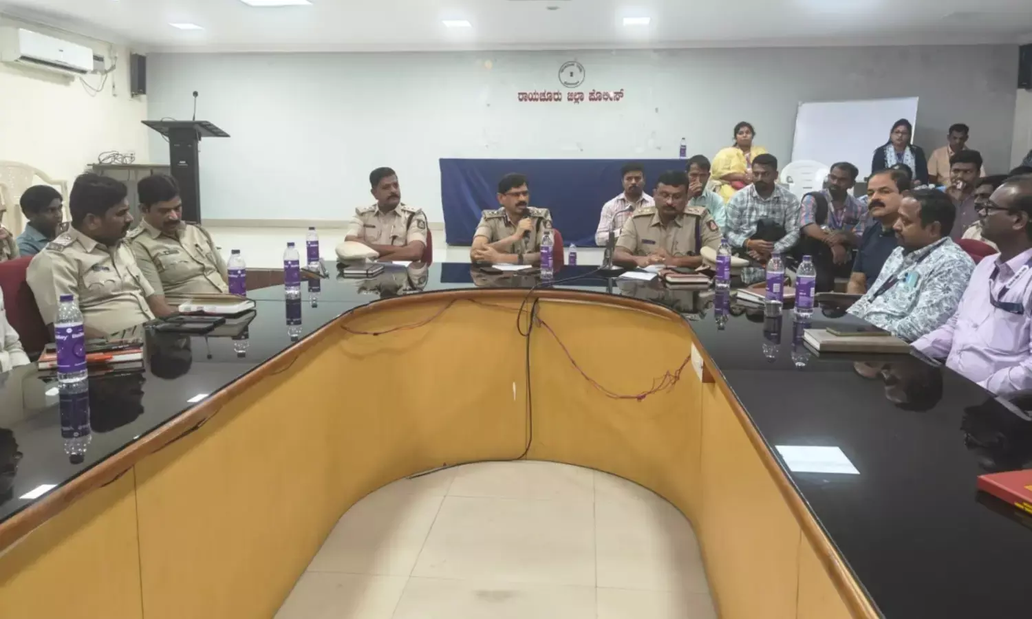 ಬೀದರ್‌ ದರೋಡೆ ಪ್ರಕರಣ | ರಾಯಚೂರಿನಲ್ಲಿ ಎಸ್ಪಿ ಅಧ್ಯಕ್ಷತೆಯಲ್ಲಿ ಬ್ಯಾಂಕ್ ಅಧಿಕಾರಿಗಳ ಸಭೆ