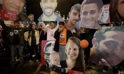 Photo of protest by Israeli people