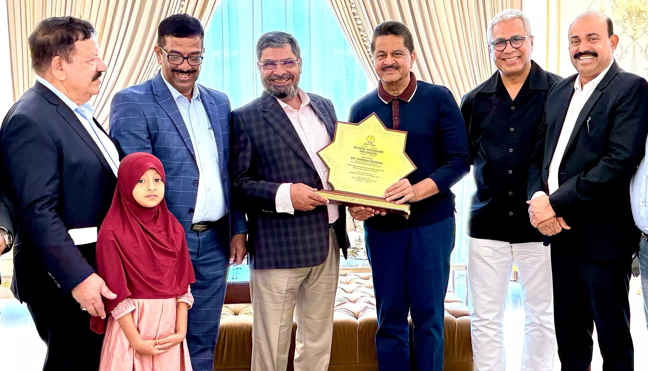 ಡಾ. ತುಂಬೆ ಮೊಯ್ದಿನ್ ರಿಗೆ ಪ್ರತಿಷ್ಠಿತ ಗ್ಲೋಬಲ್ ವಿಷನರಿ ಎನ್ ಆರ್ ಐ ಪ್ರಶಸ್ತಿ ಡಾ. ತುಂಬೆ ಮೊಯ್ದಿನ್ ರಿಗೆ ಪ್ರತಿಷ್ಠಿತ ಗ್ಲೋಬಲ್ ವಿಷನರಿ ಎನ್ ಆರ್ ಐ ಪ್ರಶಸ್ತಿ