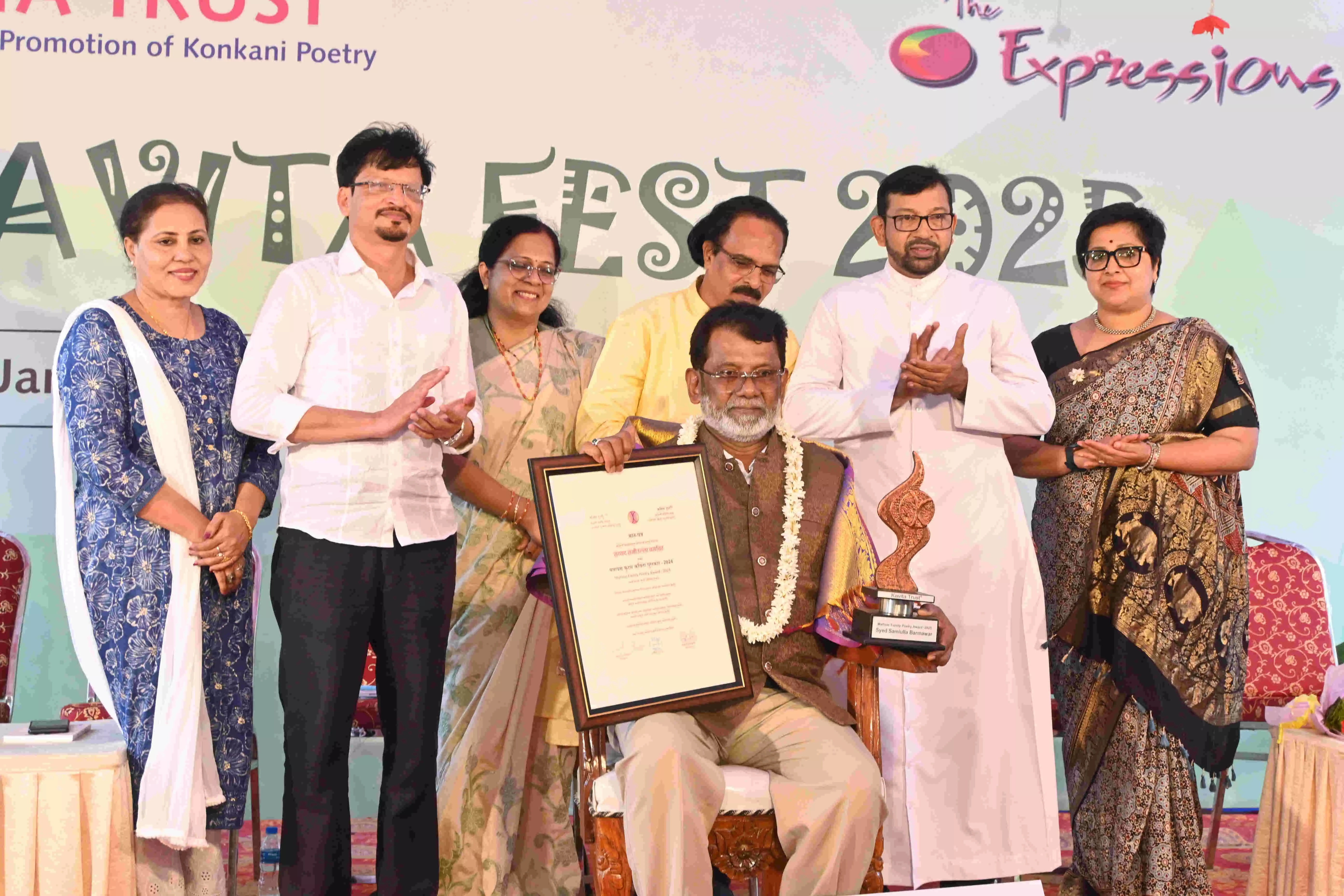 ಕಾವ್ಯ ಸಮಕಾಲೀನ ಬದುಕಿನ ಪ್ರತಿಬಿಂಬ: ಡಾ.ಚಾರಿ ಕಾವ್ಯ ಸಮಕಾಲೀನ ಬದುಕಿನ ಪ್ರತಿಬಿಂಬ: ಡಾ.ಚಾರಿ