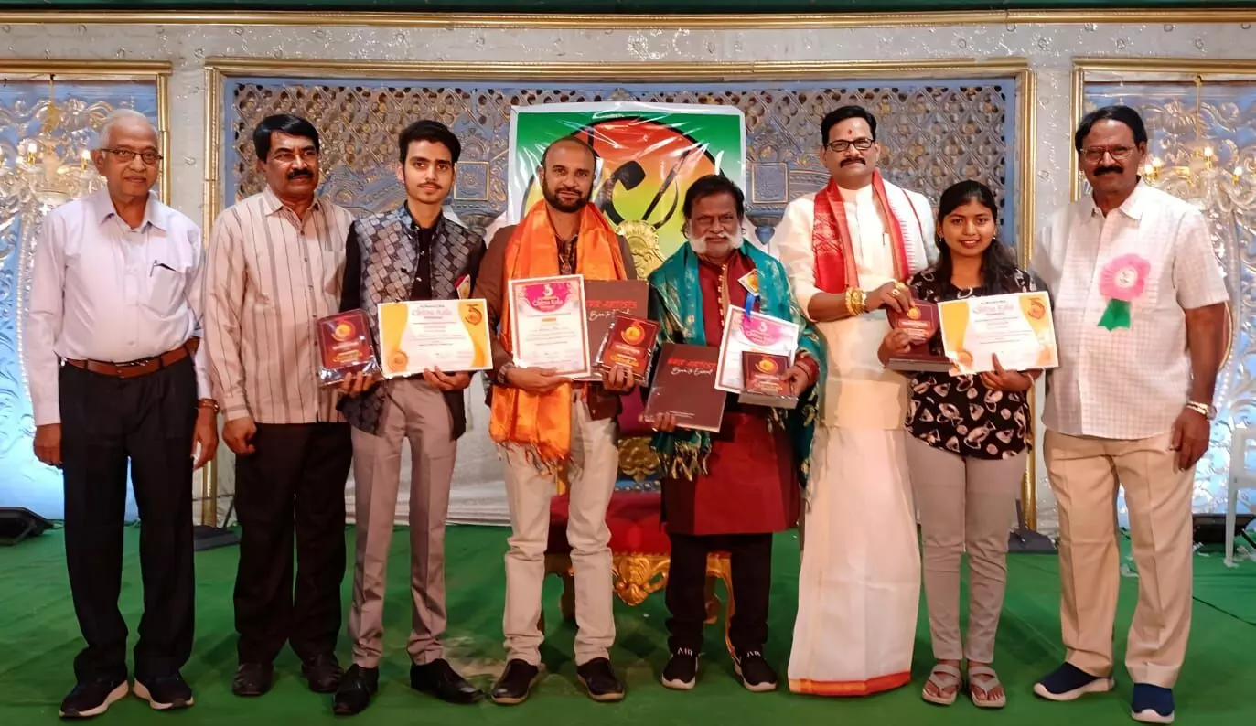 ಕಲಬುರಗಿಯ ನಾಲ್ಕು ಕಲಾವಿದರಿಗೆ ʼಬ್ರಹ್ಮೋತ್ಸವ ಪ್ರಶಸ್ತಿʼ ಪ್ರದಾನ ಕಲಬುರಗಿಯ ನಾಲ್ಕು ಕಲಾವಿದರಿಗೆ ʼಬ್ರಹ್ಮೋತ್ಸವ ಪ್ರಶಸ್ತಿʼ ಪ್ರದಾನ