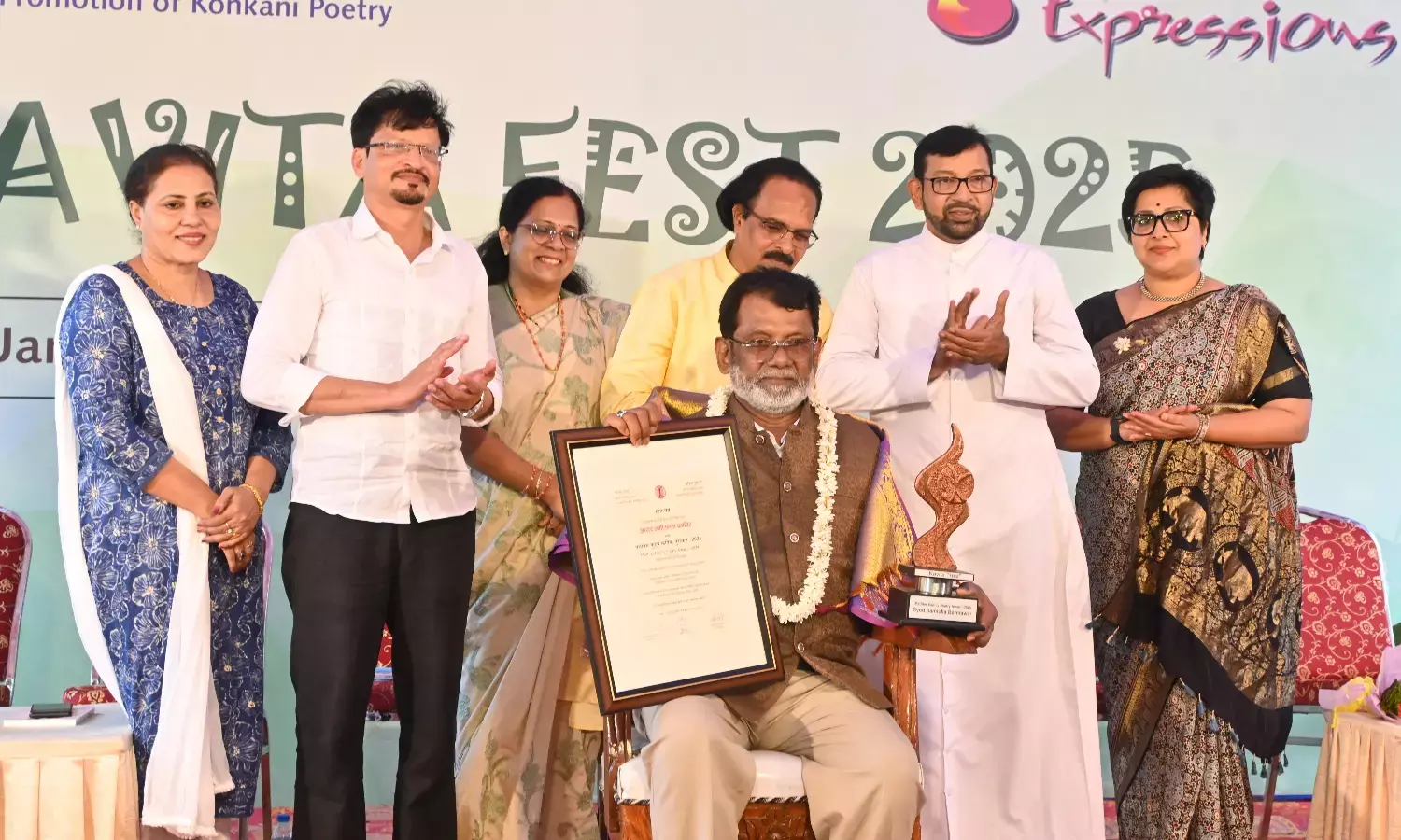 ಕಾವ್ಯ ಸಮಕಾಲೀನ ಬದುಕಿನ ಪ್ರತಿಬಿಂಬ: ಡಾ.ಚಾರಿ