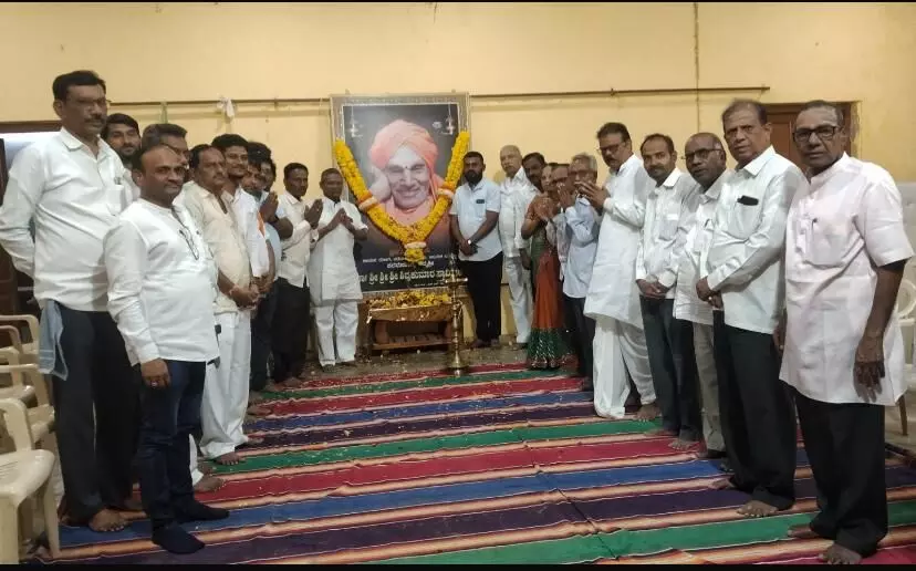 ಸಿದ್ದಗಂಗಾ ಶ್ರೀಗಳ ತತ್ವಗಳೊಂದಿಗೆ ಬದುಕು ಸಾಗಿಸಿ: ಚನ್ನಪ್ಪಗೌಡ ಮೋಸಂಬಿ ಸಿದ್ದಗಂಗಾ ಶ್ರೀಗಳ ತತ್ವಗಳೊಂದಿಗೆ ಬದುಕು ಸಾಗಿಸಿ: ಚನ್ನಪ್ಪಗೌಡ ಮೋಸಂಬಿ