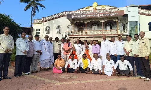 ಯಾದಗಿರಿ: ಚಿತ್ರದುರ್ಗದ ಶ್ರೀ ಮಠದ ಬಸವಕುಮಾರ ಮಹಾಸ್ವಾಮಿಗಳಿಗೆ ಶಸಾಪ ವತಿಯಿಂದ ಸನ್ಮಾನ