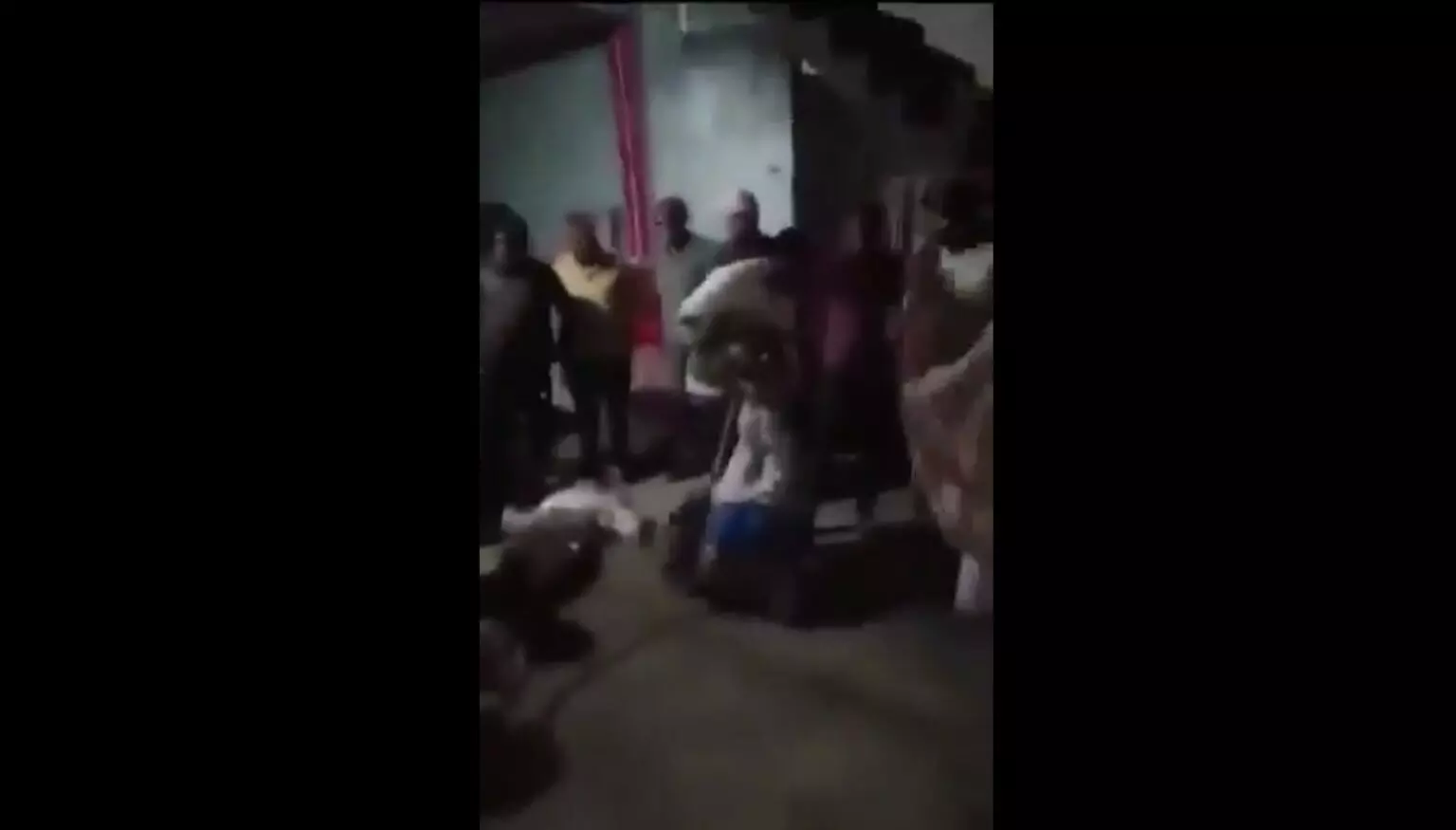 ಉತ್ತರಪ್ರದೇಶ | ಇಬ್ಬರು ಯುವಕರನ್ನು ತಲೆಕೆಳಗಾಗಿ ಕಟ್ಟಿಹಾಕಿ ಥಳಿಸಿದ ಗುಂಪು : ಗಂಭೀರ ಸ್ಥಿತಿಯಲ್ಲಿದ್ದ ಓರ್ವ ಮೃತ್ಯು