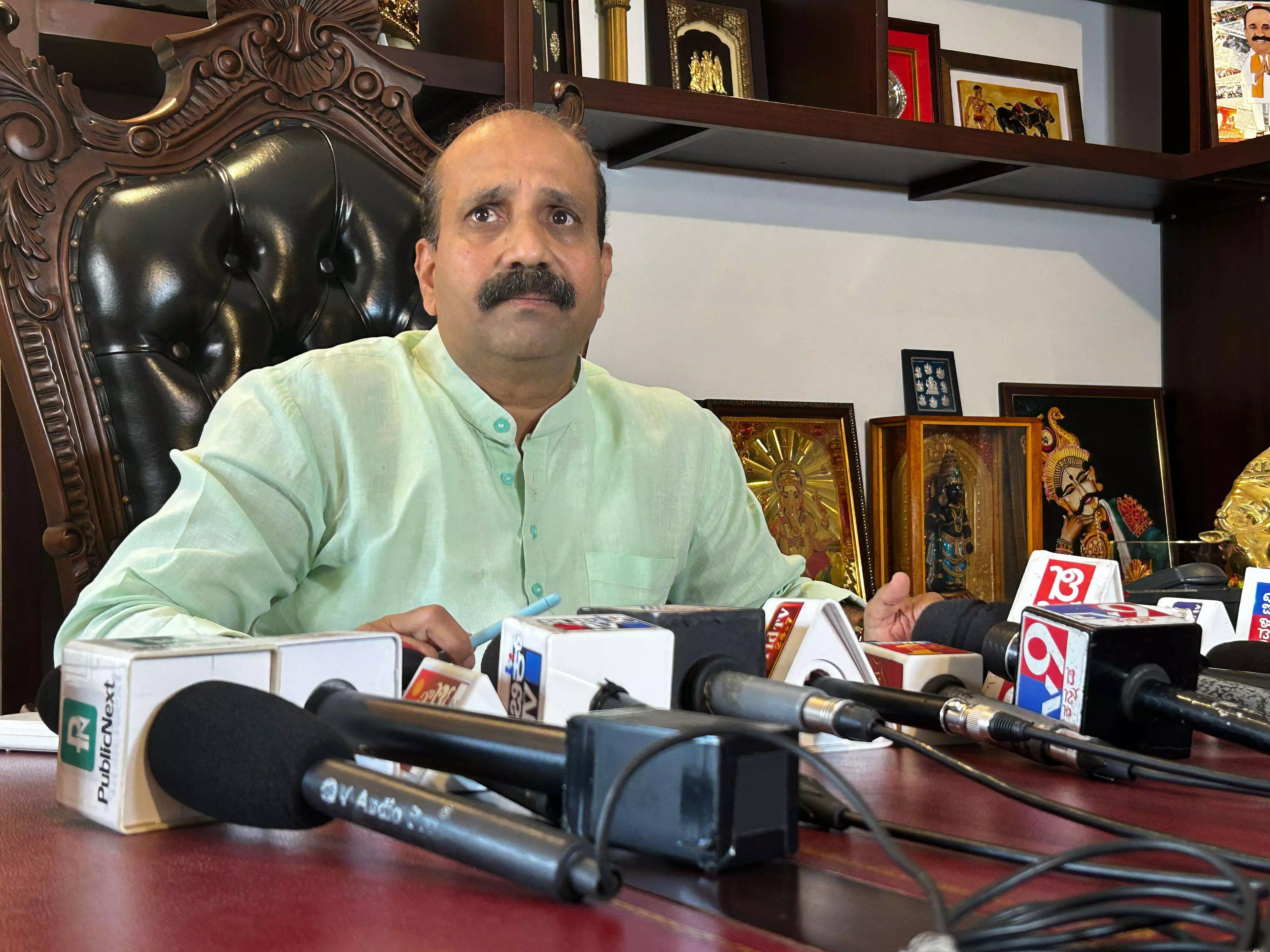 ಯಶ್ಪಾಲ್ ಸುವರ್ಣರ ಸೇಡಿನ ರಾಜಕೀಯ ಉಡುಪಿಗೆ ಶೋಭೆಯಲ್ಲ: ರಘುಪತಿ ಭಟ್ ಆಕ್ರೋಶ ಯಶ್ಪಾಲ್ ಸುವರ್ಣರ ಸೇಡಿನ ರಾಜಕೀಯ ಉಡುಪಿಗೆ ಶೋಭೆಯಲ್ಲ: ರಘುಪತಿ ಭಟ್ ಆಕ್ರೋಶ