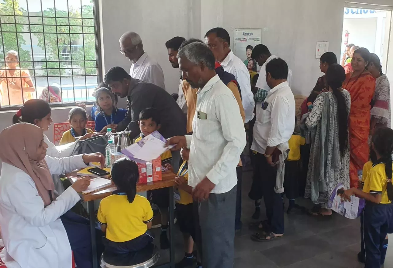 ಕಡಗಂಚಿಯಲ್ಲಿ ಉಚಿತ ಆರೋಗ್ಯ ಶಿಬಿರ; 278 ಜನರಿಗೆ ತಪಾಸಣೆ, ಔಷಧ ವಿತರಣೆ