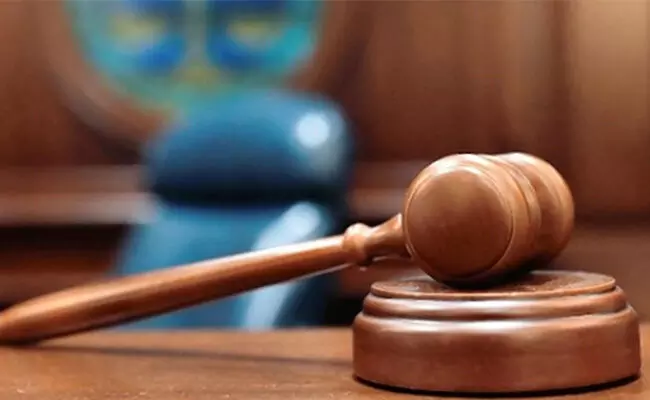 ಛತ್ತೀಸ್ಗಡ: ಬಾಲಕಿಯ ಮೇಲೆ ಅತ್ಯಾಚಾರವೆಸಗಿ ಕೊಲೆ ಮಾಡಿದ್ದ ಐವರಿಗೆ ಮರಣ ದಂಡನೆ ಛತ್ತೀಸ್ಗಡ: ಬಾಲಕಿಯ ಮೇಲೆ ಅತ್ಯಾಚಾರವೆಸಗಿ ಕೊಲೆ ಮಾಡಿದ್ದ ಐವರಿಗೆ ಮರಣ ದಂಡನೆ