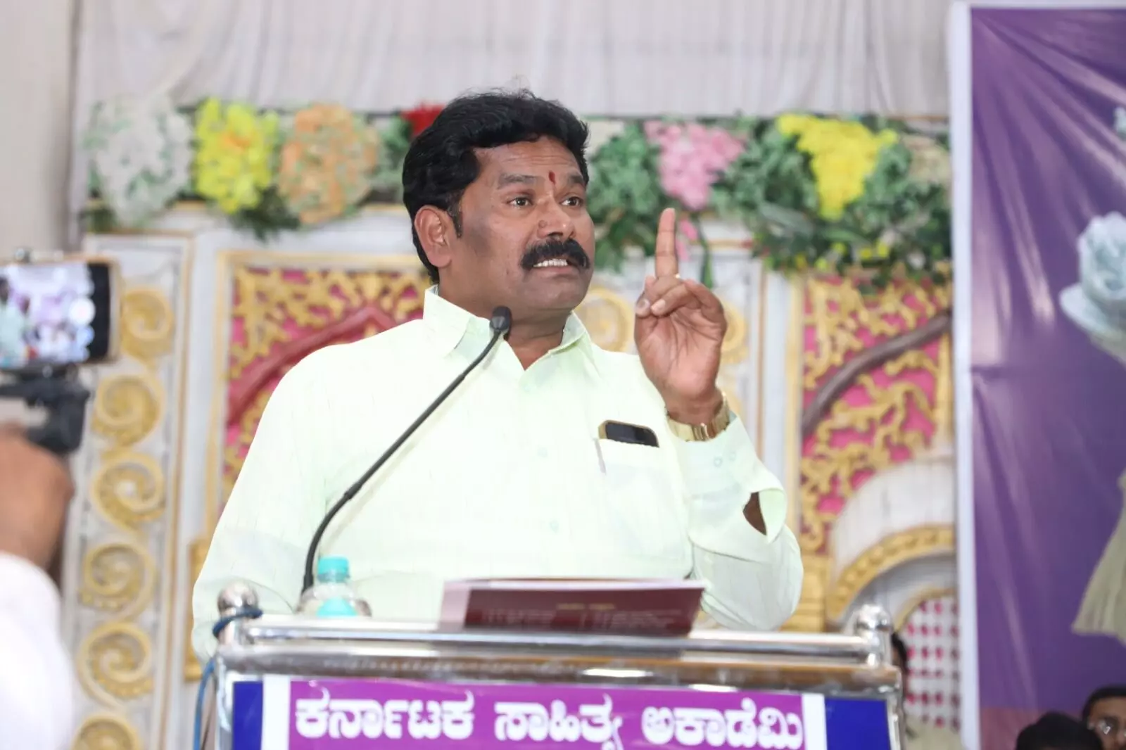 ಹಿಂದಿನ ಸರಕಾರ ಅಕಾಡೆಮಿಗಳಿಗೆ ಅಧ್ಯಕ್ಷರನ್ನು ಸದಸ್ಯರನ್ನು ನೇಮಿಸಲಿಲ್ಲ, ಪ್ರಶಸ್ತಿಗಳನ್ನು ನೀಡಲಿಲ್ಲ: ಸಚಿವ ತಂಗಡಗಿ ಹಿಂದಿನ ಸರಕಾರ ಅಕಾಡೆಮಿಗಳಿಗೆ ಅಧ್ಯಕ್ಷರನ್ನು ಸದಸ್ಯರನ್ನು ನೇಮಿಸಲಿಲ್ಲ, ಪ್ರಶಸ್ತಿಗಳನ್ನು ನೀಡಲಿಲ್ಲ: ಸಚಿವ ತಂಗಡಗಿ