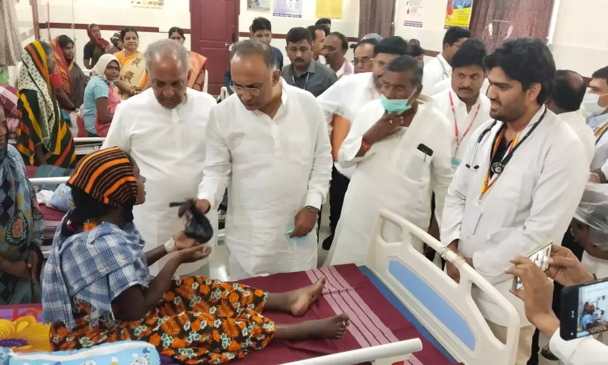 ಸರ್ಕಾರಿ ಆಸ್ಪತ್ರೆಗಳಲ್ಲಿ ಅಗತ್ಯ ಸೌಲಭ್ಯ ಕಲ್ಪಿಸಿ,‌ ಸಾವಿನ‌ ಪ್ರಮಾಣ ನಿಯಂತ್ರಣ: ಸಚಿವ ದಿನೇಶ್ ಗುಂಡುರಾವ್