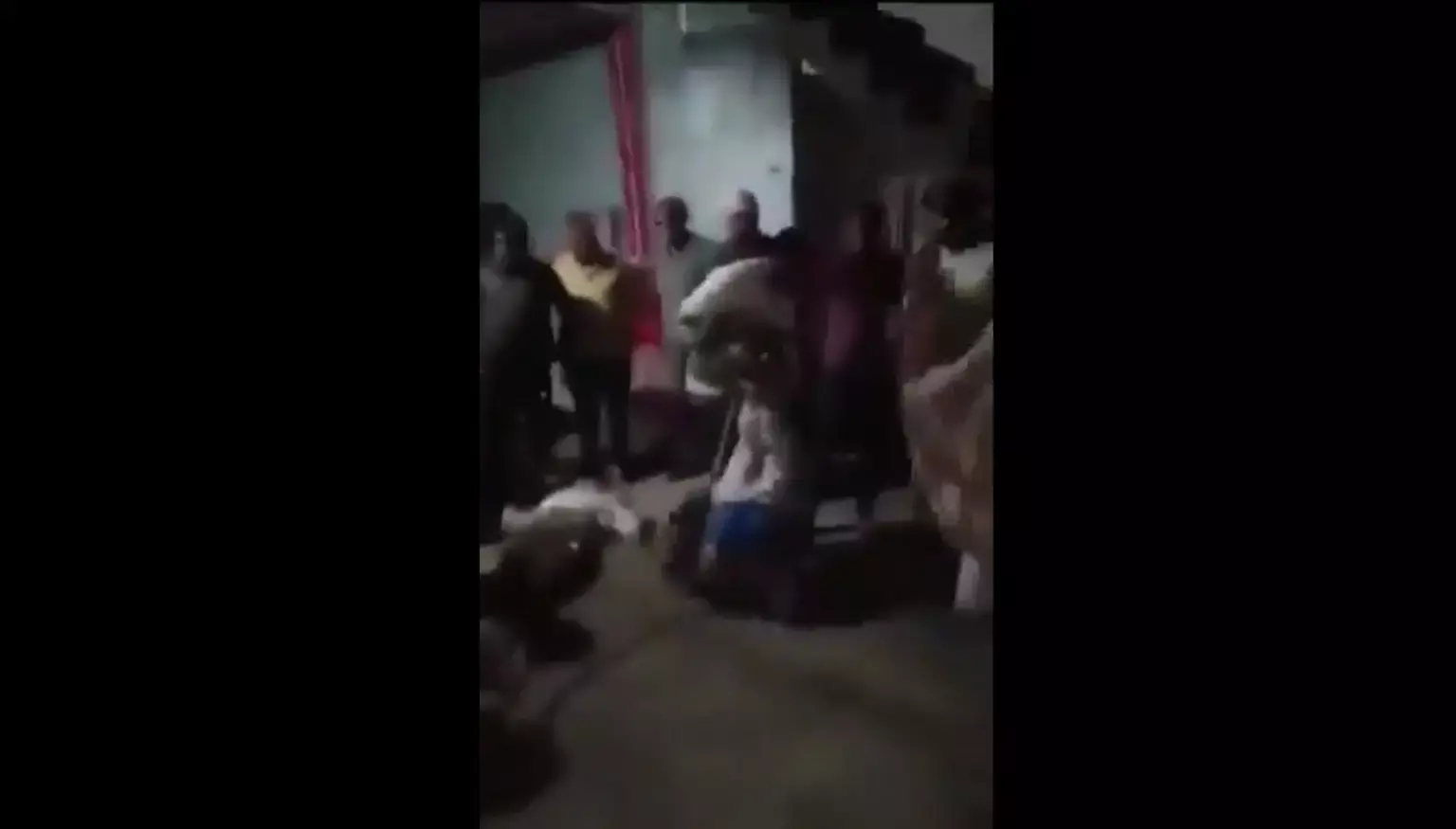 ಉತ್ತರಪ್ರದೇಶ | ಇಬ್ಬರು ಯುವಕರನ್ನು ತಲೆಕೆಳಗಾಗಿ ಕಟ್ಟಿಹಾಕಿ ಥಳಿಸಿದ ಗುಂಪು : ಗಂಭೀರ ಸ್ಥಿತಿಯಲ್ಲಿದ್ದ ಓರ್ವ ಮೃತ್ಯು