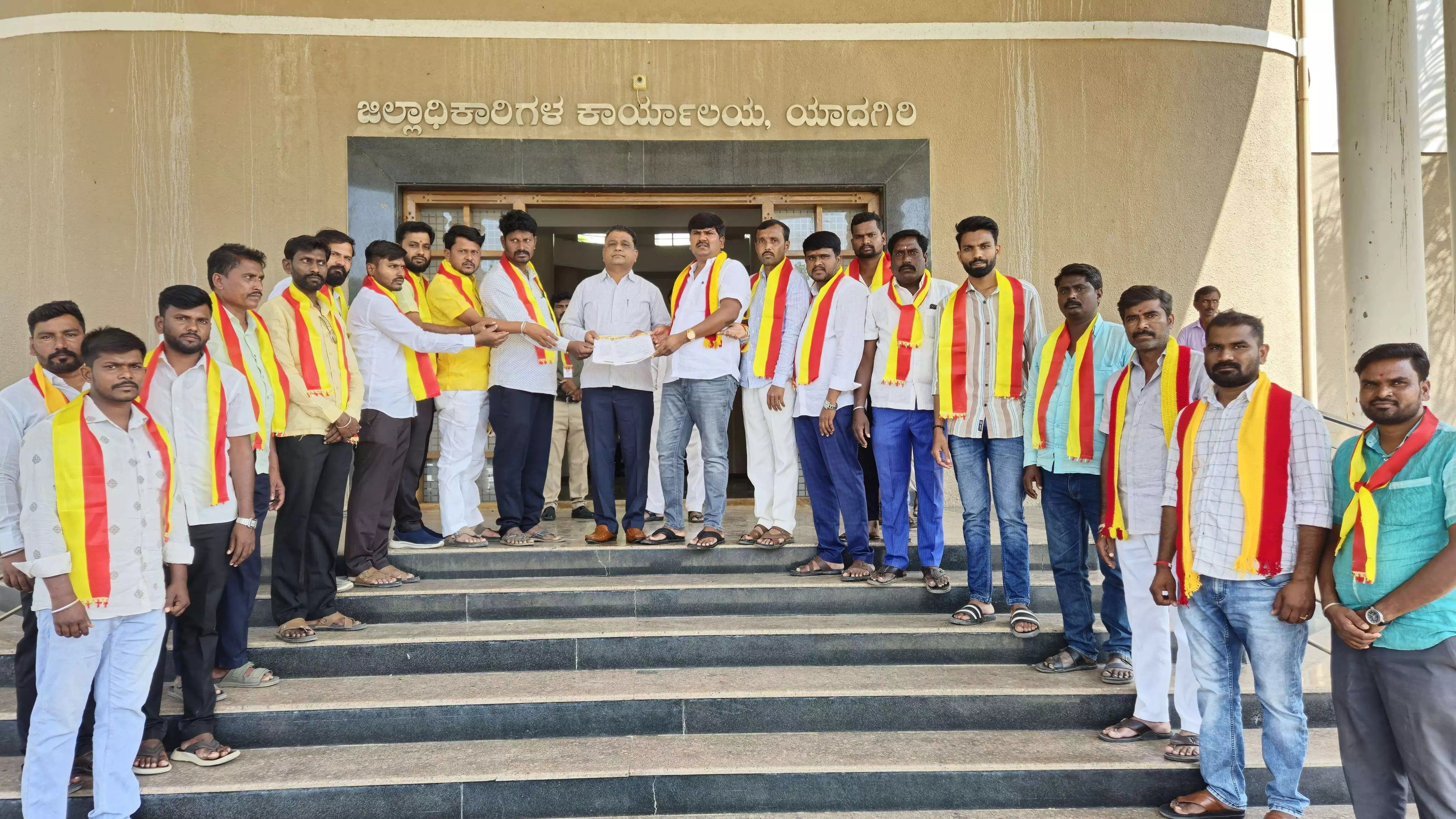 ಯಾದಗಿರಿ: ಅಕ್ರಮ ಕಲ್ಲು ಗಣಿಗಾರಿಕೆ ತಡೆಗಟ್ಟಲು ಕರವೇ ಮನವಿ