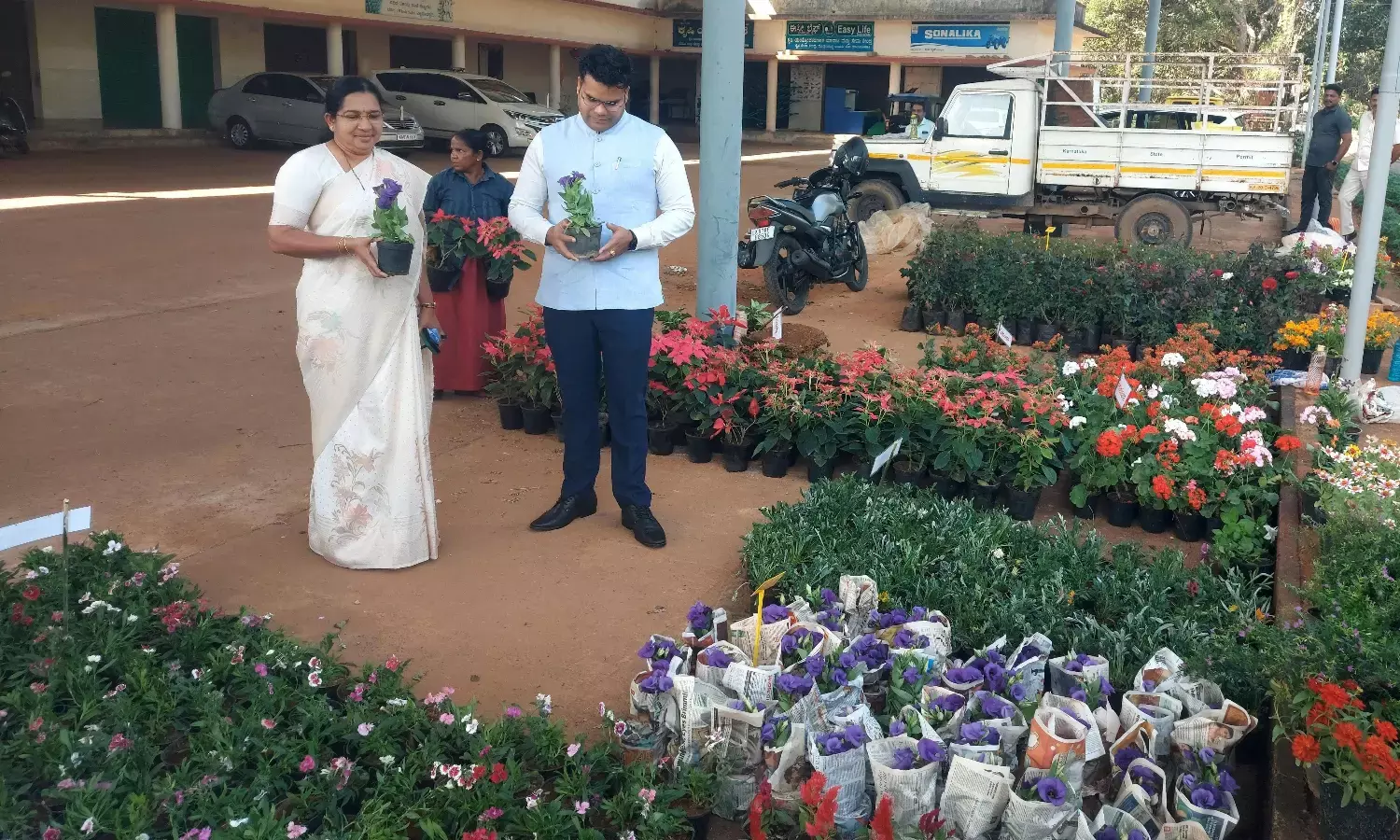 ಜ.25ರಿಂದ 15ನೇ ಫಲಪುಷ್ಪ ಪ್ರದರ್ಶನ: ಪಂಚಗ್ಯಾರಂಟಿ ಯೋಜನೆಗಳ ಪುಷ್ಪ ಕಲಾಕೃತಿ ವಿಶೇಷ ಆಕರ್ಷಣೆ