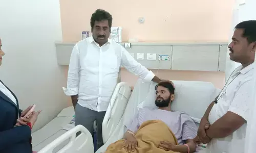 ಎಟಿಎಂ ದರೋಡೆ ಪ್ರಕರಣ: ಗಾಯಾಳು ಶಿವಕುಮಾರ್ ಅವರನ್ನು ಹೈದರಾಬಾದ್ ಆಸ್ಪತ್ರೆಯಲ್ಲಿ ಭೇಟಿಯಾದ ಸಚಿವ ರಹೀಂ ಖಾನ್