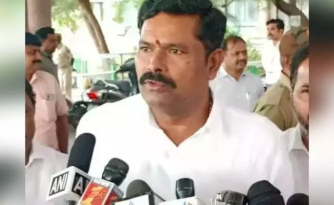 ಬಿಜೆಪಿ ಪಕ್ಷದ್ದು ಮನೆಯೊಂದು ಆರು ಬಾಗಿಲು : ಸಚಿವ ಶಿವರಾಜ್ ತಂಗಡಗಿ ವ್ಯಂಗ್ಯ ಬಿಜೆಪಿ ಪಕ್ಷದ್ದು ಮನೆಯೊಂದು ಆರು ಬಾಗಿಲು : ಸಚಿವ ಶಿವರಾಜ್ ತಂಗಡಗಿ ವ್ಯಂಗ್ಯ