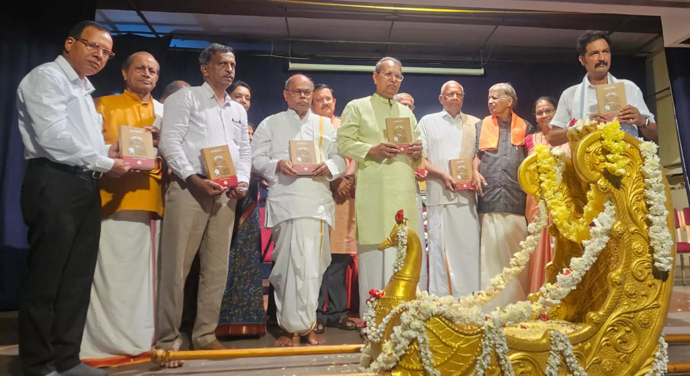 ಪಂಡಿತ ಪರಂಪರೆಯನ್ನು ಉಳಿಸಿ-ಬೆಳೆಸಲು ಡಾ.ವಿವೇಕ ರೈ ಕರೆ ಪಂಡಿತ ಪರಂಪರೆಯನ್ನು ಉಳಿಸಿ-ಬೆಳೆಸಲು ಡಾ.ವಿವೇಕ ರೈ ಕರೆ