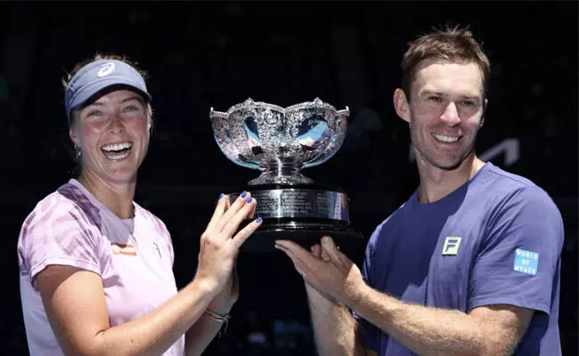 ಆಸ್ಟ್ರೇಲಿಯನ್ ಓಪನ್ ಮಿಶ್ರ ಡಬಲ್ಸ್ ಗೆದ್ದ ಜಾನ್ ಪಿಯರ್ಸ್-ಒಲಿವಿಯಾ ಗ್ಯಾಡೆಕಿ ಆಸ್ಟ್ರೇಲಿಯನ್ ಓಪನ್ ಮಿಶ್ರ ಡಬಲ್ಸ್ ಗೆದ್ದ ಜಾನ್ ಪಿಯರ್ಸ್-ಒಲಿವಿಯಾ ಗ್ಯಾಡೆಕಿ